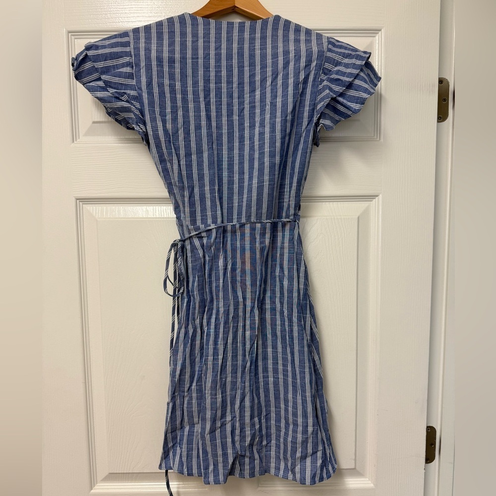 Francesca’s Harper Heritage Blue/White Striped Flutter Sleeve Wrap Dress Size XS - Picture 4 of 9
